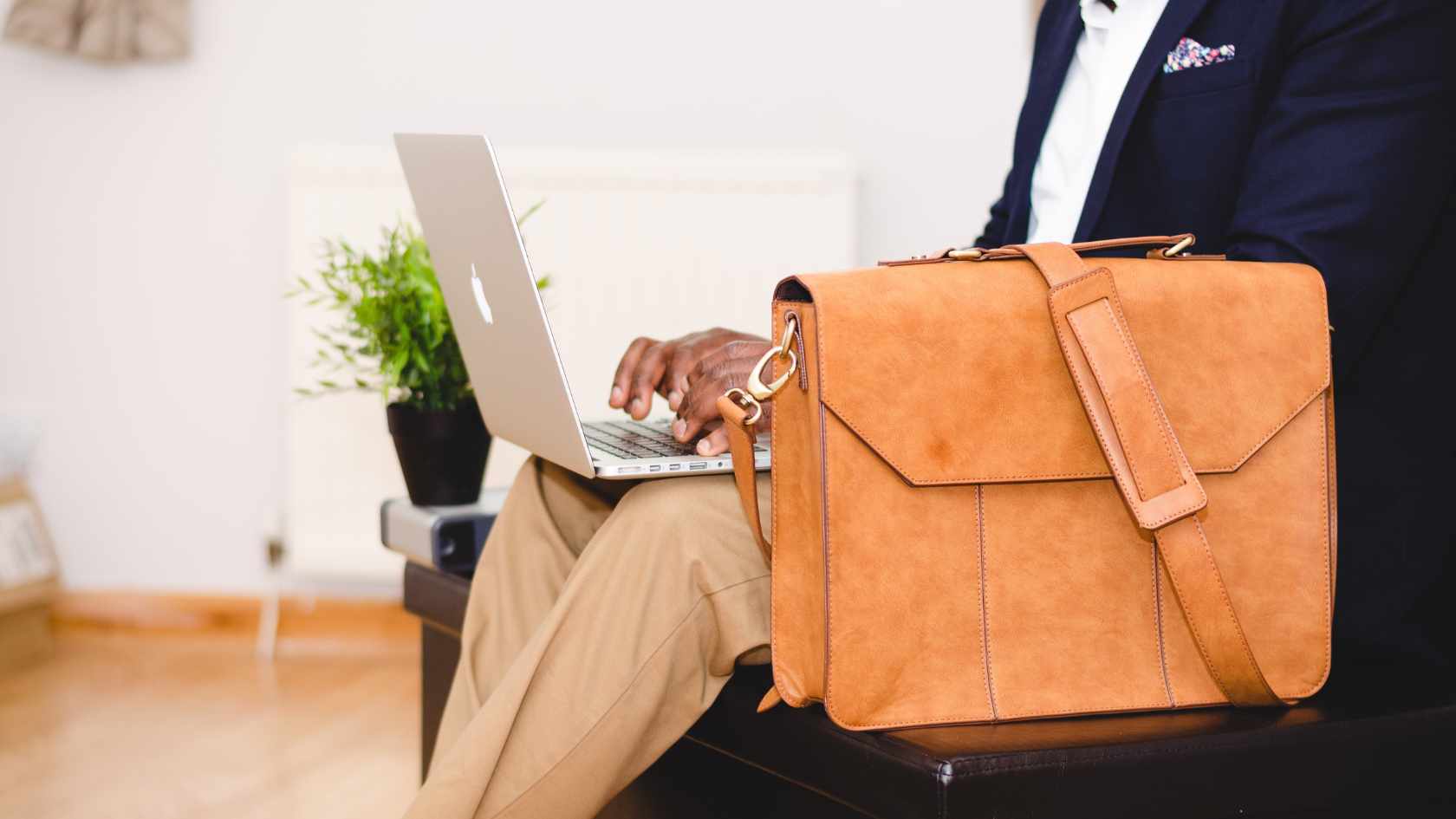 Best Laptop Bags Under 2000